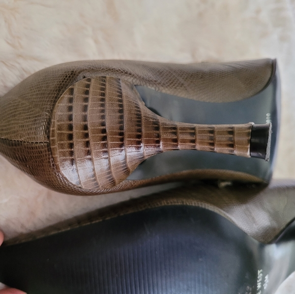 Shoes - Picture 5 of 6